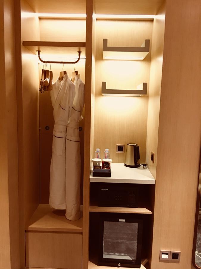 Brandi Hotel Foshan Buitenkant foto